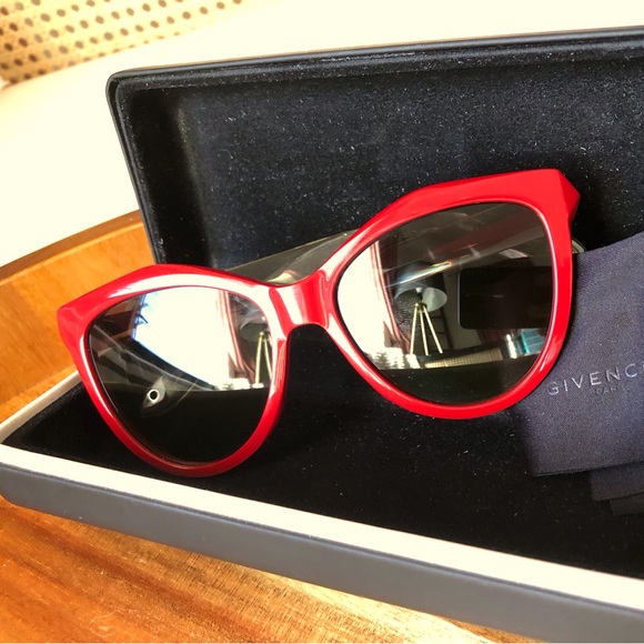 Givenchy sunnies - Picture 1 of 10